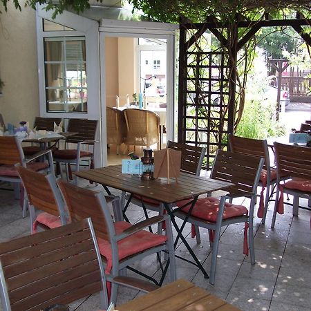 Pension & Cafe Am Kraehenberg Halle  Exteriör bild
