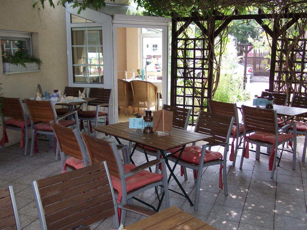 Pension & Cafe Am Kraehenberg Halle  Exteriör bild