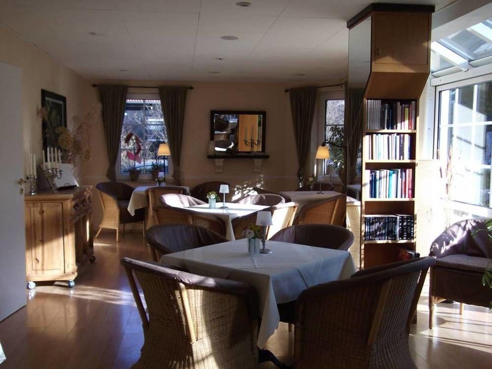 Pension & Cafe Am Kraehenberg Halle  Exteriör bild